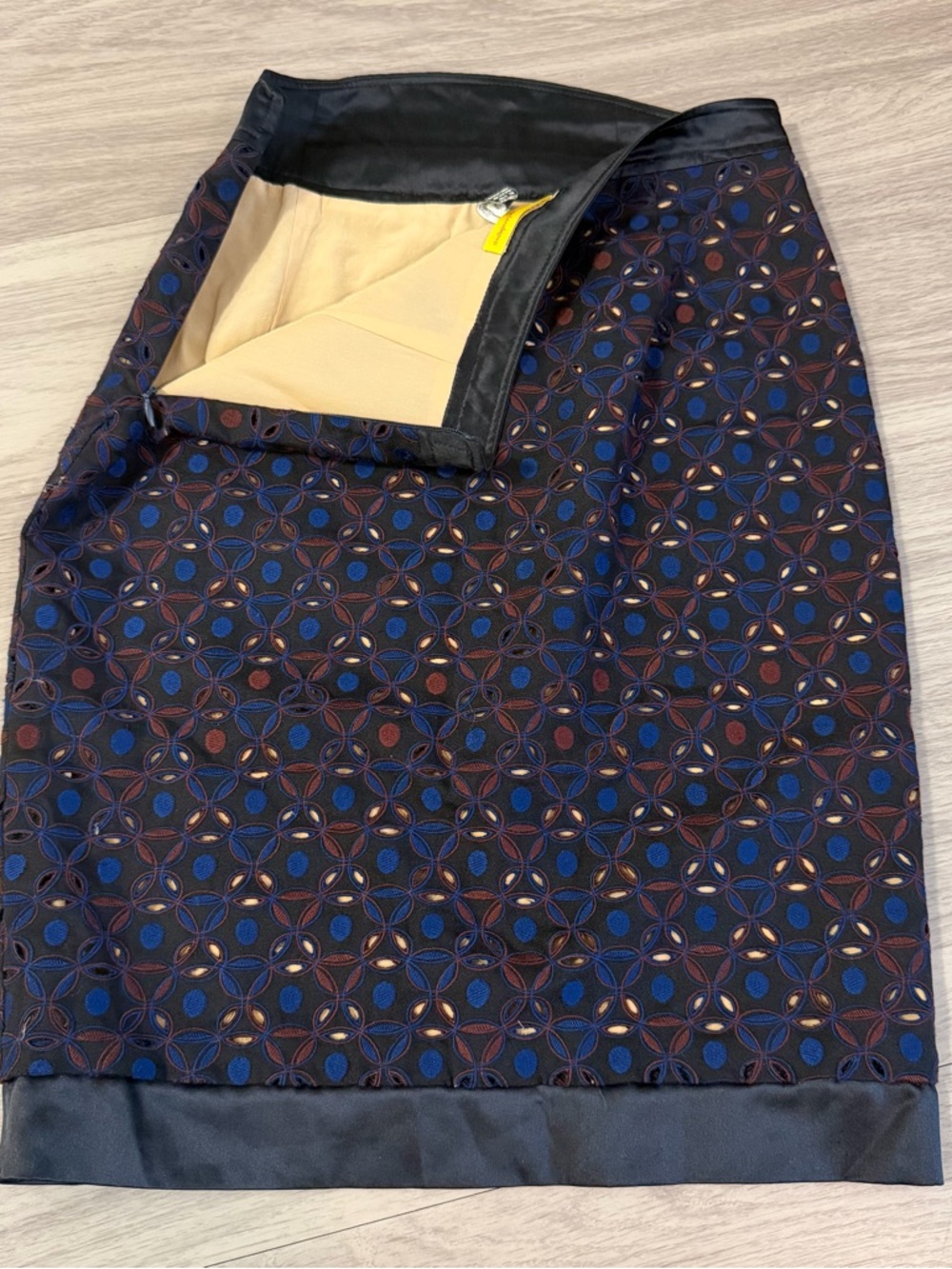 Catherine Malandrino, Printed, Eyelet, Silk and Wool, Pencil Skirt | W 2 - Picture 4 of 10